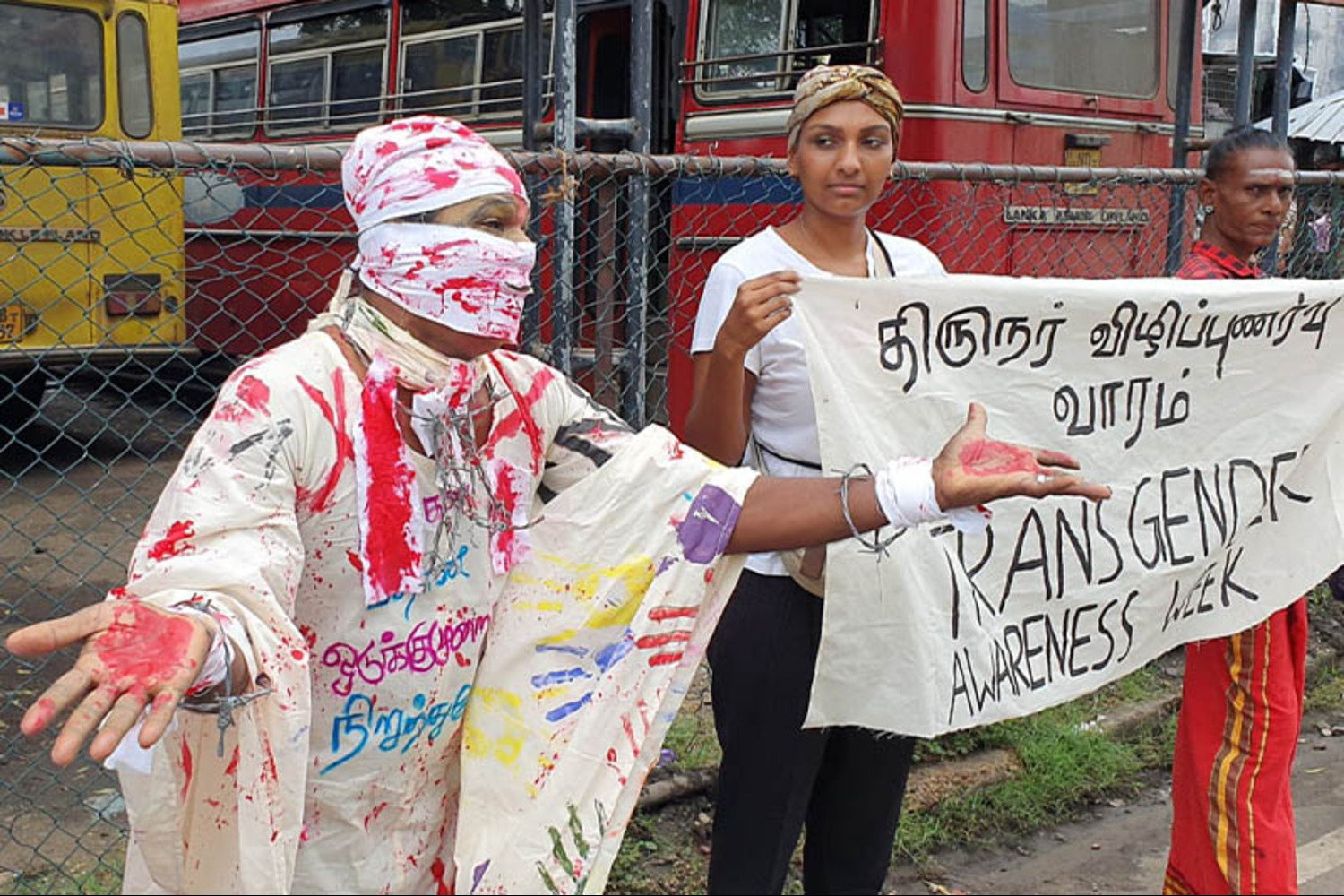 වෙනස් කම් පෑමට එරෙහිව යාපනයේ සංක්‍රාන්ති ලිංගිකයන්ගේ පා ගමනක්